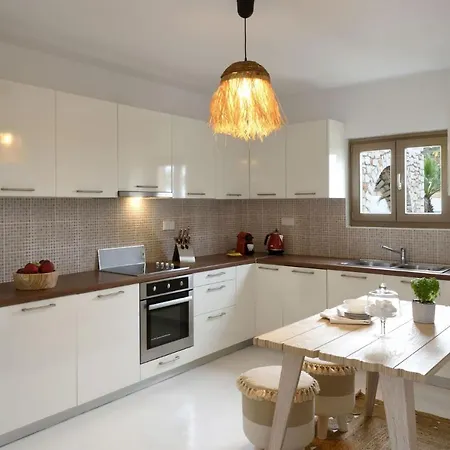 Executive Paros 4 Bedrooms Almyrikia Sunset Stunning Sea View * Isterni (Paros)